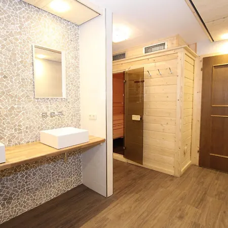 Charming Chalet Near Gro Arl With Garden 샬레 그로살