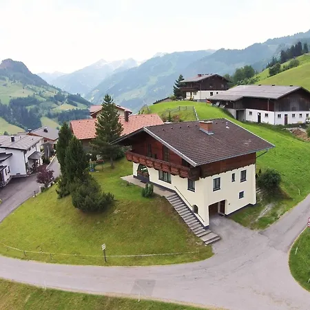 Шале Charming Chalet Near Gro Arl With Garden